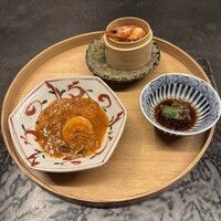 中華じげん - 海老チリと海老紹興酒蒸し。海老チリは特製辛味醬の味かな？とても美味しかったです。紹興酒蒸しは下戸の私でも大丈夫でこれも美味しかった。