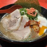 特製ラーメン 大中 本店 - 760円　豚バラ(ネギともやし大盛り、キムチたまご乗せ)