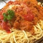 モカチャーゼ - ミートスパゲティ 700円(内税)
            肉肉しいお店のオリジナルミートソース。甘過ぎず、素材の味が伝わり。更にボリュームありあり。
            パスタも茹でたものをマッシュルームやたまねぎと炒めてあります。細部にまで細やかなご配慮。人気あるお店なのが伝わりました(^-^)