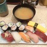 すし松 - にぎりランチ。