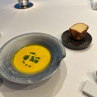 AZUR et MASA UEKI - 子供用のかぼちゃスープとパン
