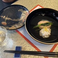 割烹 田中家 - 蓋を開けて、海老真丈