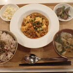 トーコーキッチン - 四川風麻婆豆腐 副菜二品、豚汁、ご飯