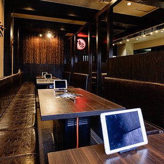 ファミリー利用もしやすい明るくにぎやかな店内。駐車場完備◎