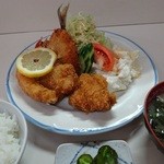 神戸屋食堂 - 定食全景（ご飯小盛）800円→750円