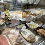 ラ コショナイユ - 1個単位で買えるお惣菜もあります。5.600円と良心的