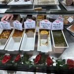 ラ コショナイユ - 見てるだけで楽しいショーケース。パテは100gで1センチ厚さくらいかな。