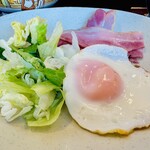 すき家 - トーストの方が合いそうなおかず