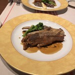 ラ　ブーシュリー　グートン - フレンチでは初の豚足！ナイフの入れ方をレクチャーして貰いました。コラーゲンいっぱい♡