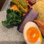 エジプト塩食堂 - スパイスデリプレート　彩りお野菜、たまごの富山コンカリーピクルス