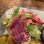 エジプト塩食堂 - スパイスデリプレート　リーフサラダ 新玉ねぎすりおろしドレッシング