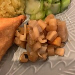 エジプト塩食堂 - スパイスデリプレート　ザーサイの生姜ナンプラーアチャール