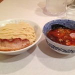 頑者 - すっかりお馴染み、辛つけめんアブリチャーシュー、大盛り！  つけ汁はいつもより辛め、イイね！  