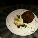 シュヴァル・ドゥ・ヒョータン - フォンダンショコラ、濃厚ミルクアイス添え