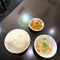 潮夢来 - 最初に提供されたご飯、スープ、搾菜: 提供タイミングは改善してほしい