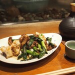 すし処 錦 - トロと烏賊下足炒め ＆ 燗酒