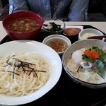 Dainingu Kyou - 相方の稲庭うどんと海鮮とろろ丼　１３８０円