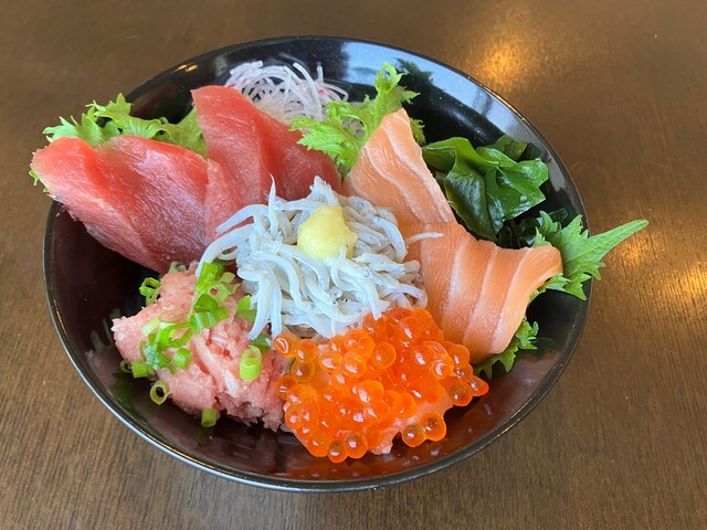 江の島どん★2 WATATSUMI - Enoshima/Kaisen-don (Seafood bowl) | Tabelog