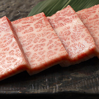 脂の甘みを堪能！「カルビの王様」と「特上ロース」の魅力