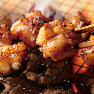 炭火で焼く国産和牛◆遠赤外線と燻煙効果で引き出す旨み