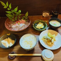ろっこん - お造り定食(小鉢:天ぷらと手作り豆腐)
