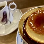 Atta - 昔ながらの固めのプリン器もレトロで素敵