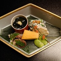 柏屋 大阪千里山 - 八寸(若布、生姜、飯蛸、木の芽味噌、白和え(畑菜、木耳、胡桃)、蓮根、独活、厚焼き玉子、一寸豆)