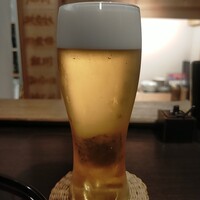 お燗酒と焼き鳥 傳鳥 - ウェブサイト上ではアサヒプレミアム生熟撰880円となっていましたが、伝票をみるとアサヒマルエフ生中880円でした。ビールにこだわる人は大きな問題です。きちんとしてほしいものです。