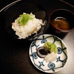 柏屋 大阪千里山 - 御飯(河豚御飯、三つ葉、香の物、汁(生海苔、豆腐、合わせ味噌仕立)