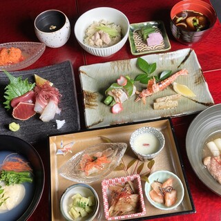 毎月変わるコース料理！飲み放題も人気です☆