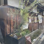 混 - お天気だったので、日差しが眩しい外観