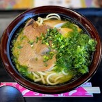 ちょうじ屋 - 今の季節なら旬の「アーサーそば」（850円）がお勧めかもです。
店内でも売られている宮古島産アーサーがタップリ載っています。