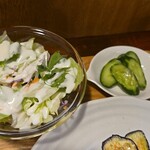 キッチン ブルー グローブ - サラダ、お新香のアップ