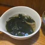 キッチン ブルー グローブ - わかめスープのアップ