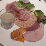 グラスコート - サラダとコールドミート