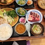 嘉儀屋 - 鍬焼き御膳 カセットコンロの鉄鍋で頂きます