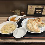 開楽 本店 - Bセット（ジャンボ餃子と半チャーハン）