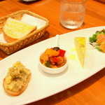 Osteria Animate - 前菜の熊野地鶏のリエット、カポナータ、サーモンのバジリコソース、フリッタータ