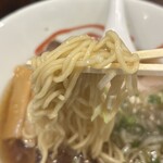 王麺飯店 - 麺は慶史製麺謹製の縮れ細麺