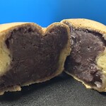 あじまん - 料理写真:この皮の薄さとあんこの量が凄いっ！！