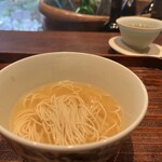 廣澤 - 〆④   廣澤シェフ オリジナル麺 "香麺"
      金華ハム 1番出汁に鯖節と鰹節出汁スープ