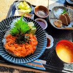 光る海 - ウニ丼
