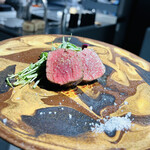 otto e Co. - 鴨川の鹿　ロース　ローズマリーかな？、herbを何度も何度もオイルで香りを〜温度調整かなり丁寧に火入れ　　byまみこまみこ