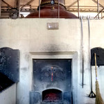 テイスティング・バー - 炉の中は煌煌と燃えています・・☆