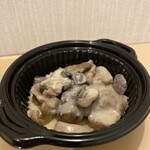 バスケット - 米豚ポーク&きのこ  フリカッセ
マッシュルームの風味がたっぷり濃厚クリーム