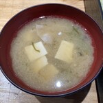 酒菜 竹井 - お味噌汁は色々な具が入っていて美味しい。