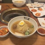 ぴょんぴょん舎  GINZA UNA - わーい！冷麺！