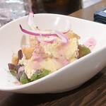 トリワイン ＰＩＫＯＳＨＨＨＵ - ポテサラ△(ぼんじり)ベーコンのっけ