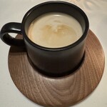 ランテルナマッサ - ドルチェの後はカフェラテ。数種類の紅茶やコーヒーが選べます。