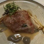 ランテルナマッサ - 仔牛が柔らかくて。実はアンティパストの上州空風ハムを纏って焼き上げられた贅沢な逸品。